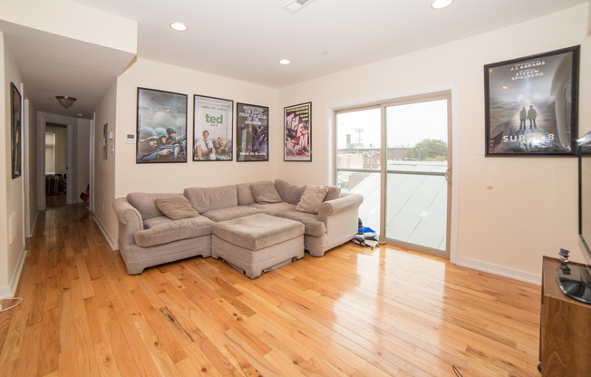 3 beds, 2 baths, $2,500, Unit 2A