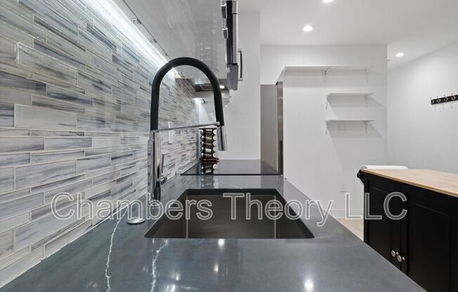 4 R ST NW