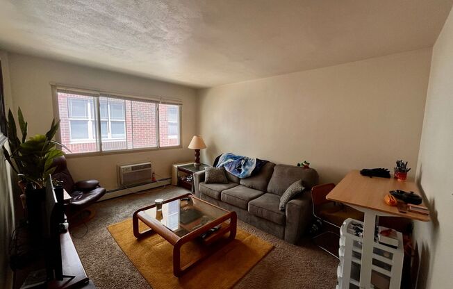 1601 N Farwell Ave