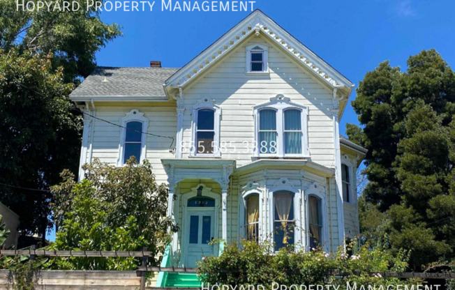 2214 E 27 ST