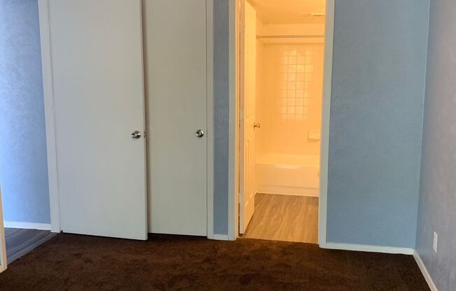 2 beds, 1.5 baths, $1,150, Unit 2053