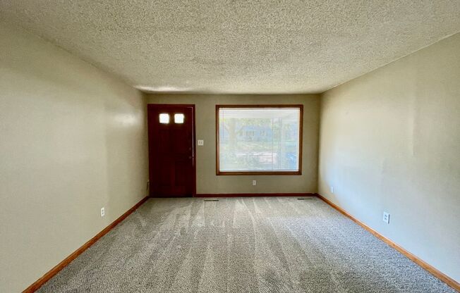 2 beds, 1 bath, $975