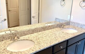 Beautiful Townhome Close to The Pinnacle!