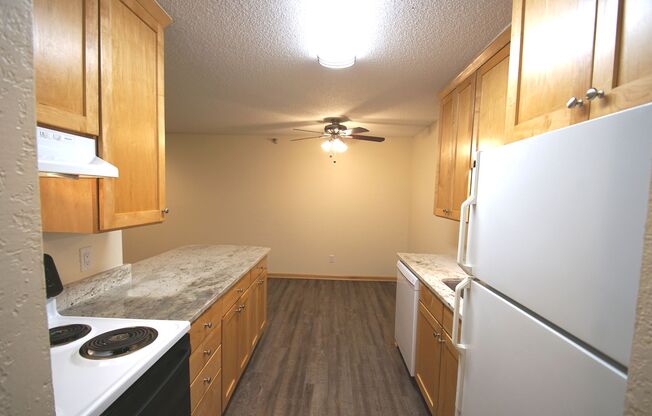 2 beds, 2 baths, 915 sqft, $1,695, Unit 318