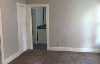 2 beds, 1 bath, $1,100