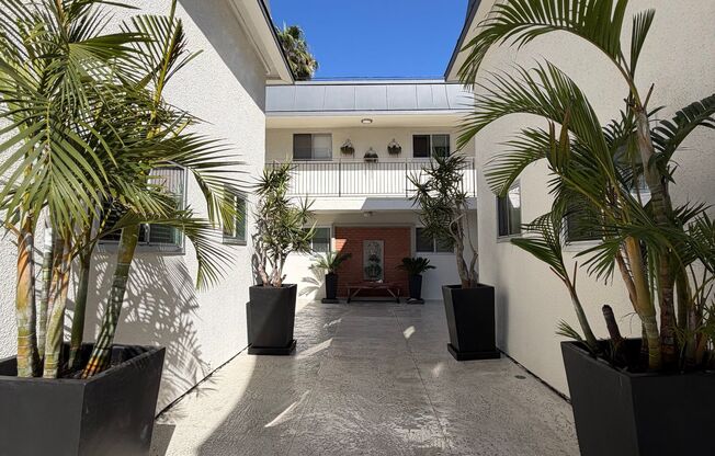 Versailles Apts.