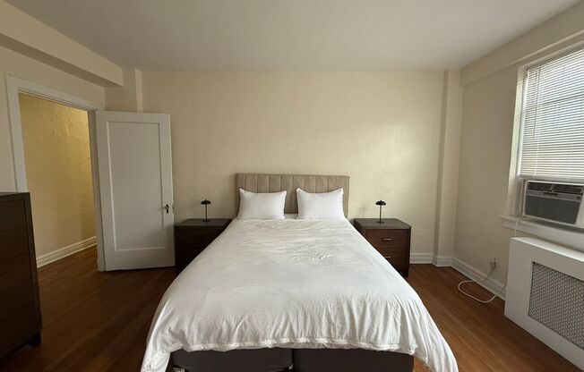 2 beds, 2 baths, 1,303 sqft, $3,000, Unit New King Edward  402