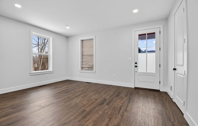 Spacious New Build in Quiet Silver Spring - Available Now