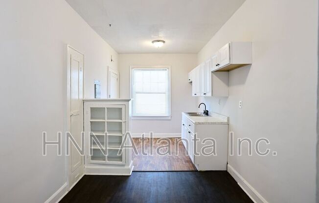 499 8 ST NE