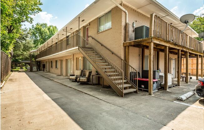 2 beds, 2 baths, $1,200, Unit 5