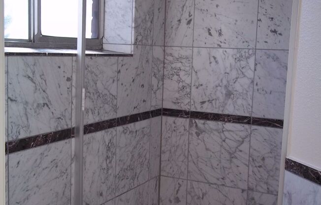 Studio, 1 bath, 400 sqft, $870, Unit 680-112 b