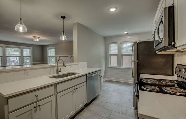 2 beds, 1 bath, $1,395, Unit 4