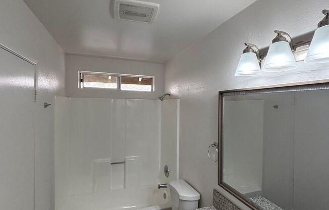 2 beds, 1 bath, $2,150, Unit 27