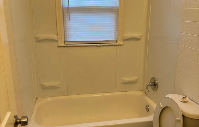 2 beds, 1 bath, $985