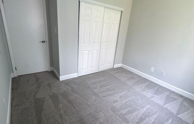 3 beds, 2 baths, 1,300 sqft, $2,400, Unit 3335 #102