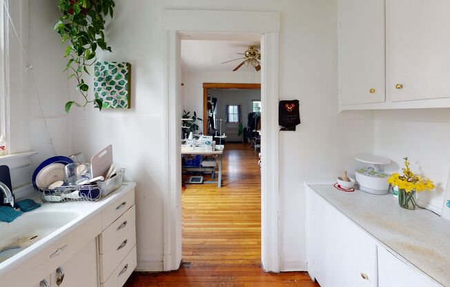 2 beds, 1 bath, $1,995, Unit Unit 2 (1st Fl)