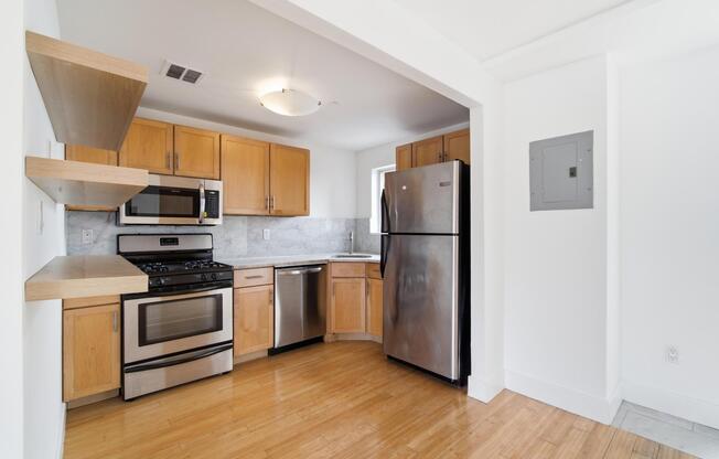 2 beds, 2 baths, $3,700, Unit PHC