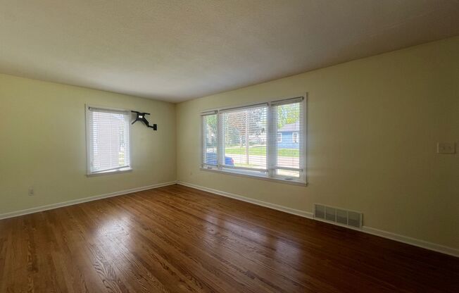 2 Bed, 1 Bath Single-Family Home Close to Downtown!
