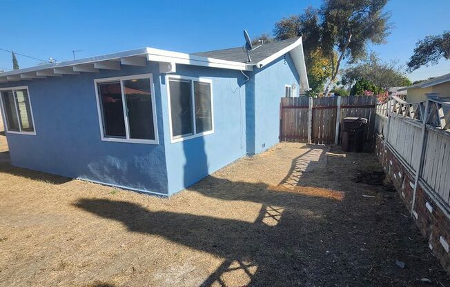 3 beds, 2 baths, $2,500