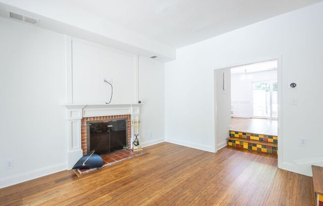 Lovely 3 BR/2.5 BA Townhome in Columbia!