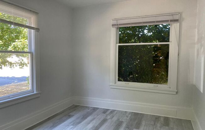 Beautifully Remodeled 1bed at White House Apartments