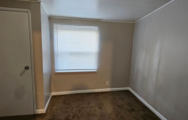 3 beds, 1 bath, $1,100