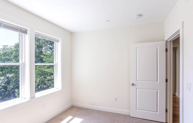3 beds, 2 baths, 1,175 sqft, $5,200, Unit 302