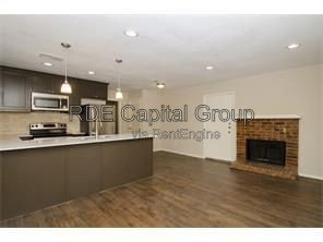 2 beds, 2 baths, 732 sqft, $1,280, Unit 224