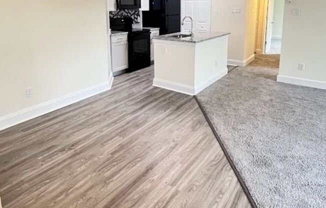 2 beds, 1 bath, 903 sqft, $1,800, Unit 1013 C #2B