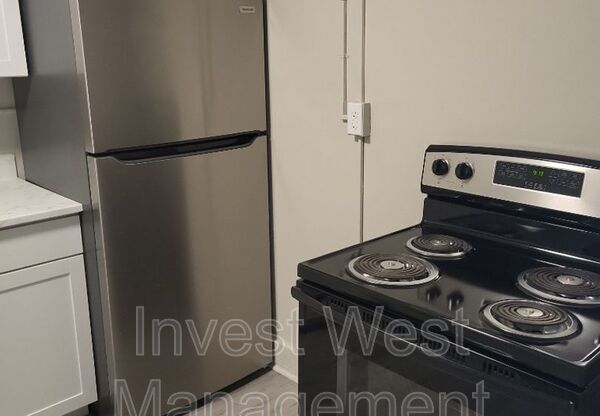 615 NE 6 ST