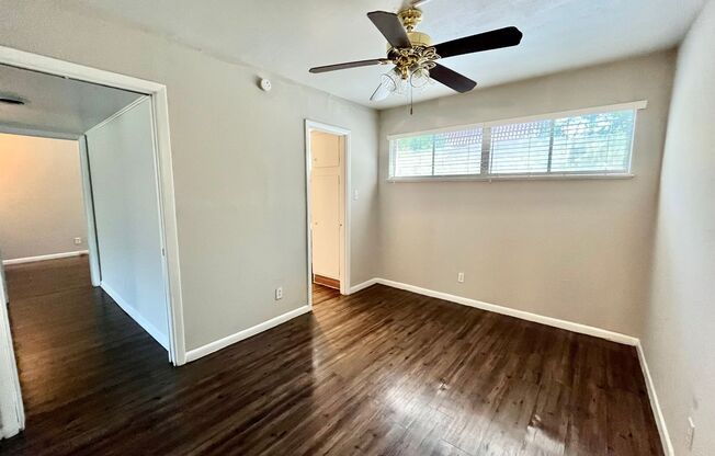 2 beds, 1 bath, 700 sqft, $1,560, Unit 105