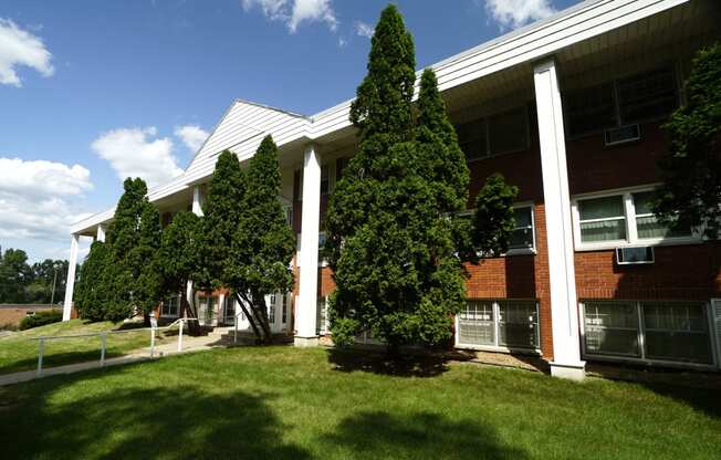 Colonial Terrace Exterior