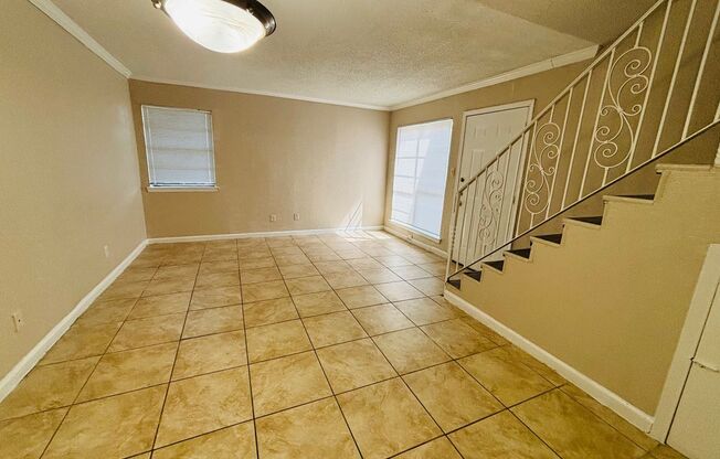 1 bed, 1 bath, 725 sqft, $1,300, Unit 1002