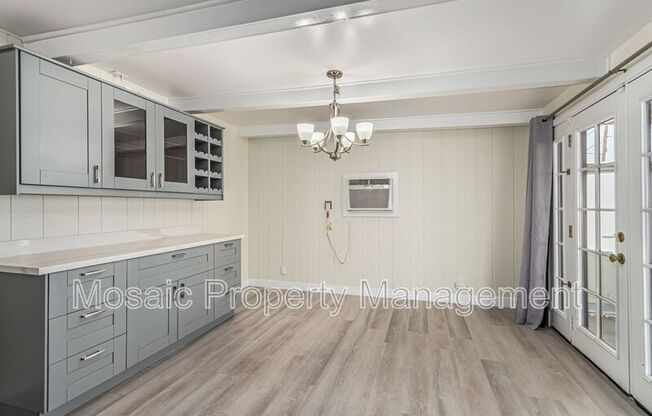 104 E LN JOLLA DR