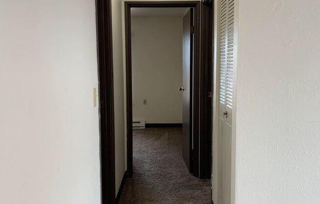 2 beds, 1 bath, $825, Unit 1502-23
