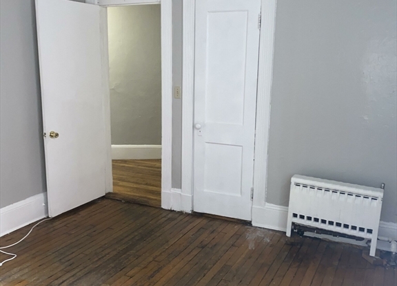 2 beds, 1 bath, 550 sqft, $3,300, Unit 17