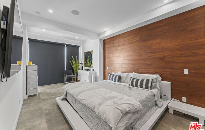 1 bed, 2 baths, 893 sqft, $4,999, Unit 1905