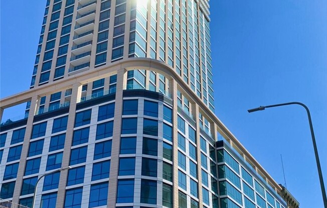 1 bed, 1 bath, 711 sqft, $3,200, Unit 2411
