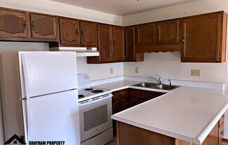 2 beds, 1 bath, $625, Unit 4