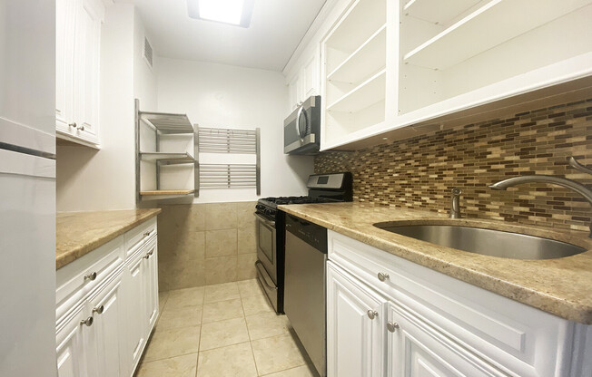 1 bed, 1 bath, 650 sqft, $4,395, Unit 15L
