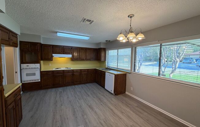 WELCOME HOME TO NORTHERN HILLS GOLF COMMUNITY! THIS ONE-STORY 3 BEDROOM HOME FEATURES CATHEDRAL CEILINGS & FIREPLACE IN LIVING*NEISD SCHOOLS