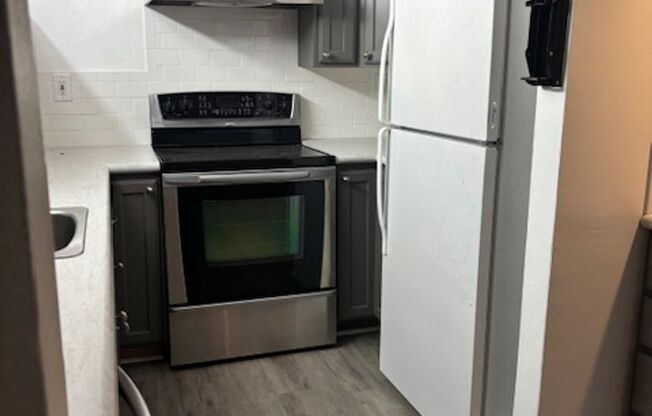 2 beds, 1 bath, 1,350 sqft, $1,425, Unit Unit 2