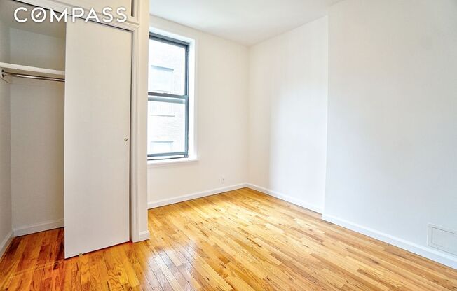 2 beds, 1 bath, $3,600, Unit 4R