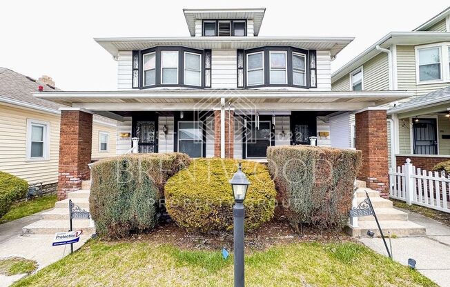 Charming 3-Bedroom Home with Modern Kitchen & Hardwood Floors – Move-In Ready!