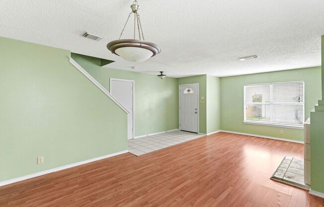 2 Story 4 BD | 2.5 BA Available in July near Medical Center!