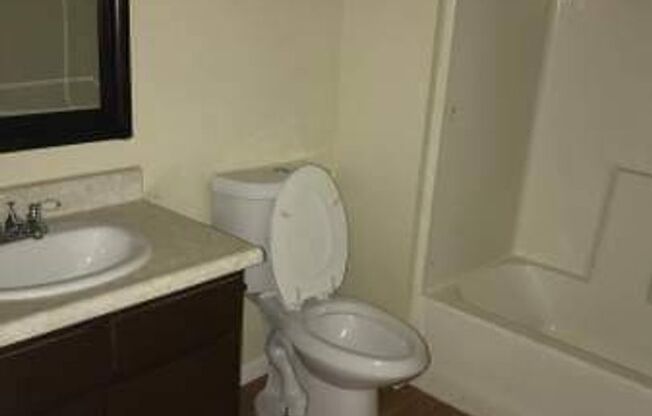 1 bed, 1 bath, 590 sqft, $1,195, Unit 14