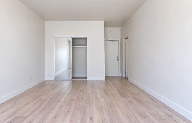 Studio, 1 bath, 350 sqft, $1,195, Unit 403B