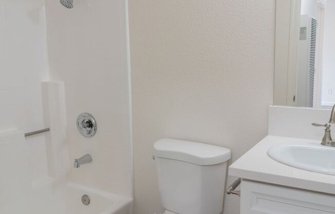 2 beds, 1 bath, 594 sqft, $2,095, Unit 1340-22