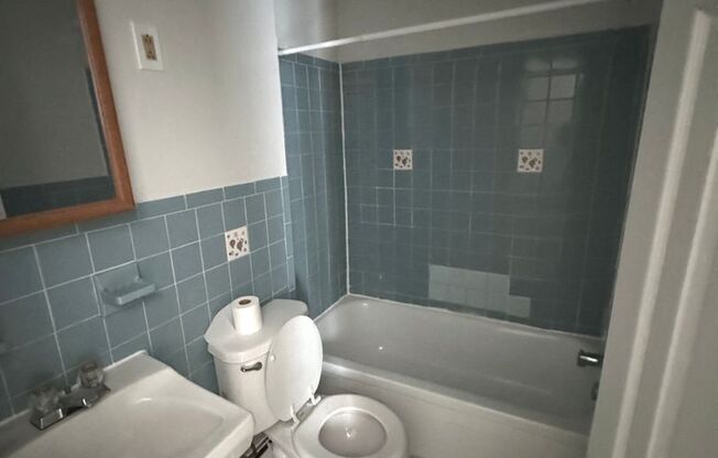 Studio, 1 bath, 550 sqft, $895, Unit B01