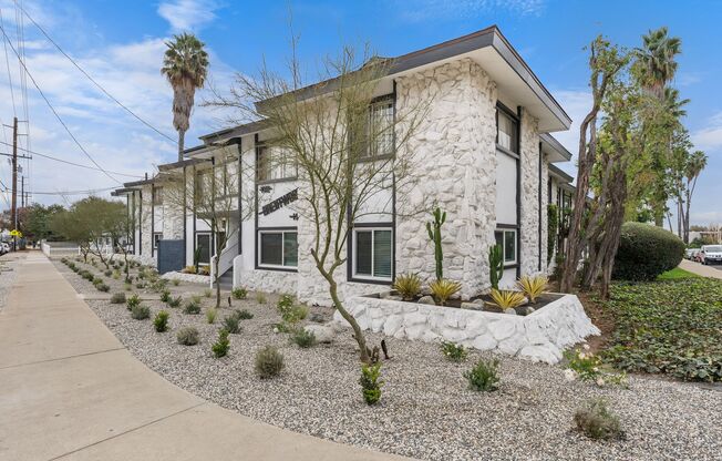 150 E La Verne-Upstairs 1 Bed 1 Bath with In Unit Laundry and Parking Spot Available!